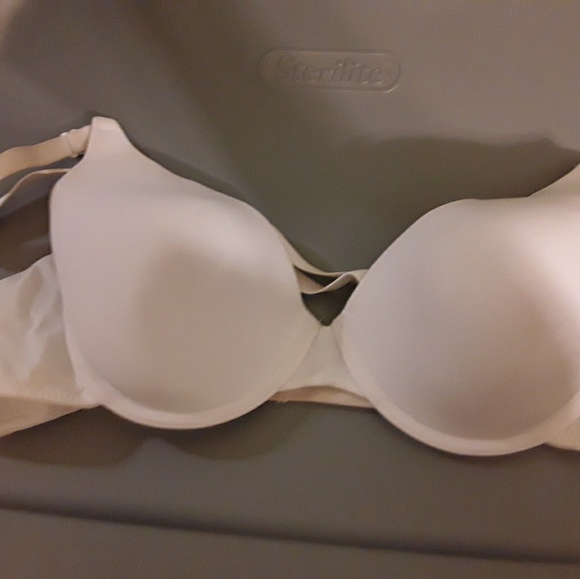 Bras - Picture 3 of 8